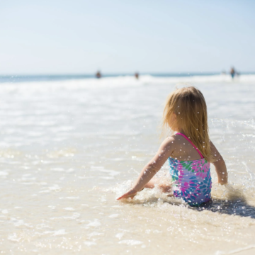 Sonnenschutz für Kinder: Tipps & Tricks, wie das Eincremen stressfrei gelingt
