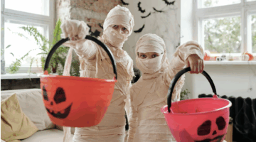 Kinderschminken an Halloween: strahlende Kinderaugen und sichere Schminktipps