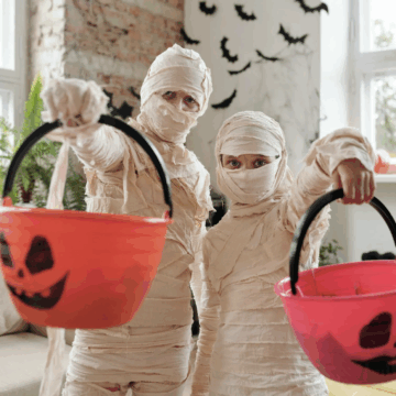 Kinderschminken an Halloween: strahlende Kinderaugen und sichere Schminktipps