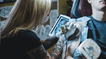 Tätowierung und Hautpflege: Leitfaden für langanhaltende Kunst und gesunde Haut