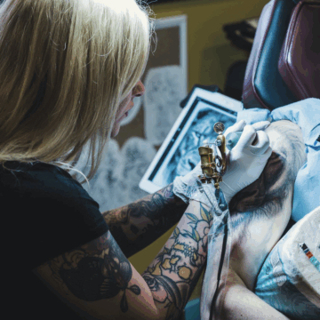 Tätowierung und Hautpflege: Leitfaden für langanhaltende Kunst und gesunde Haut