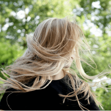 Haarpflege-Tipps für den Frühling? Balance zwischen Reinigung und leichter Pflege.