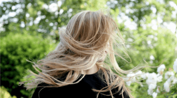 Haare selbst färben ist einfach, wenn man die Sprache der Farbcodes versteht und die Unterschiede zwischen Tönung und Coloration kennt.