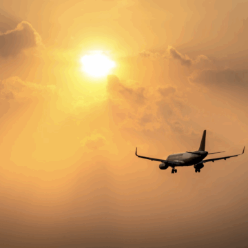 Kosmetik im Handgepäck: Ab Juli 2026 Schneller durch die Sicherheitskontrolle am Flughafen Wien Schwechat.