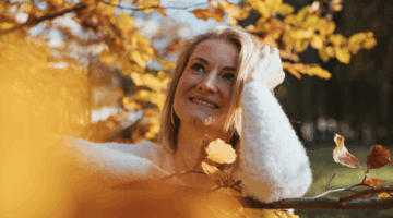 Der Herbst ist der ideale Zeitpunkt, um die Haarpflege anzupassen und die Feuchtigkeits- und Fettspeicher des Haares wieder aufzufüllen.