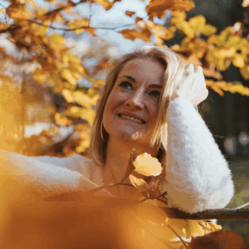 Der Herbst ist der ideale Zeitpunkt, um die Haarpflege anzupassen und die Feuchtigkeits- und Fettspeicher des Haares wieder aufzufüllen.