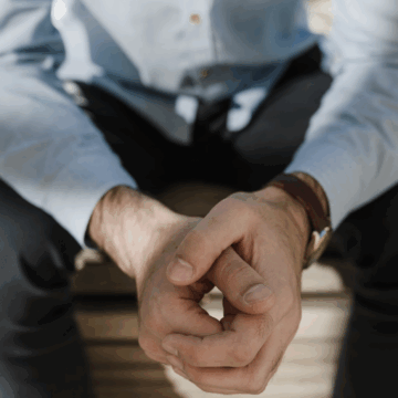 Handpflege ist für Männer längst kein reines Kosmetikthema mehr, sondern Schutz vor schmerzhaften Rissen, Trockenheit und Hautalterung.