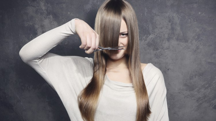 Wenn man die Haare öfter schneidet, wachsen sie schneller?