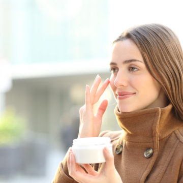 Der Sommer liegt hinter uns – und damit auch die Hitze und die intensive UV-Strahlung. Unsere Tipps für die richtige Hautpflege im Herbst.