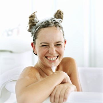Haare täglich waschen führt zu fettigem Haar?
